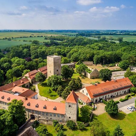 Hotel Burg Wanzleben Buitenkant foto