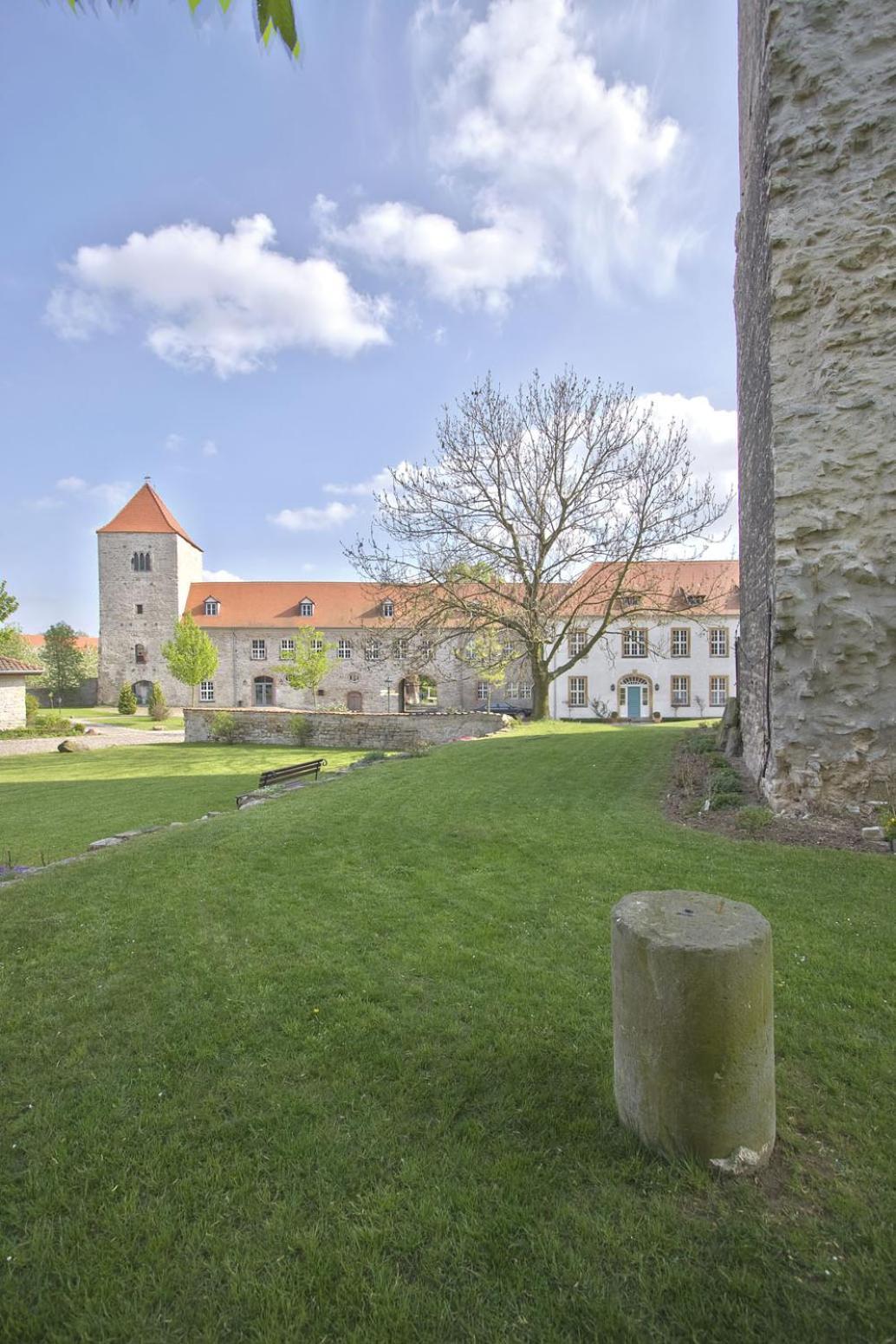 Hotel Burg Wanzleben Buitenkant foto